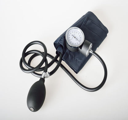 Manual blood pressure watch with stethoscope